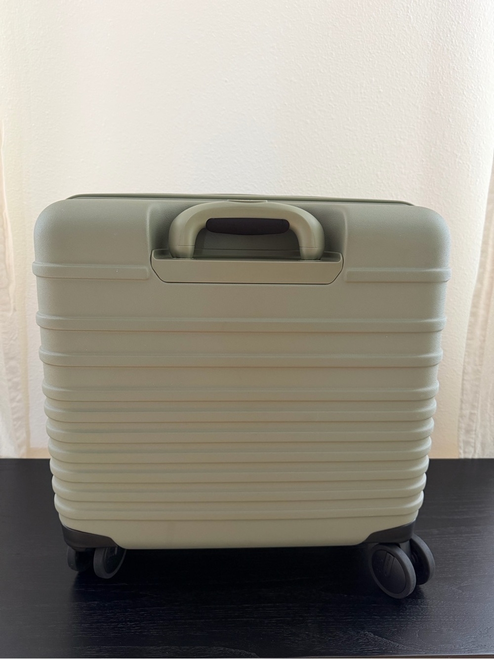 BEIS Olive Green Mini Roller- rare/discontinued - Picture 2 of 16